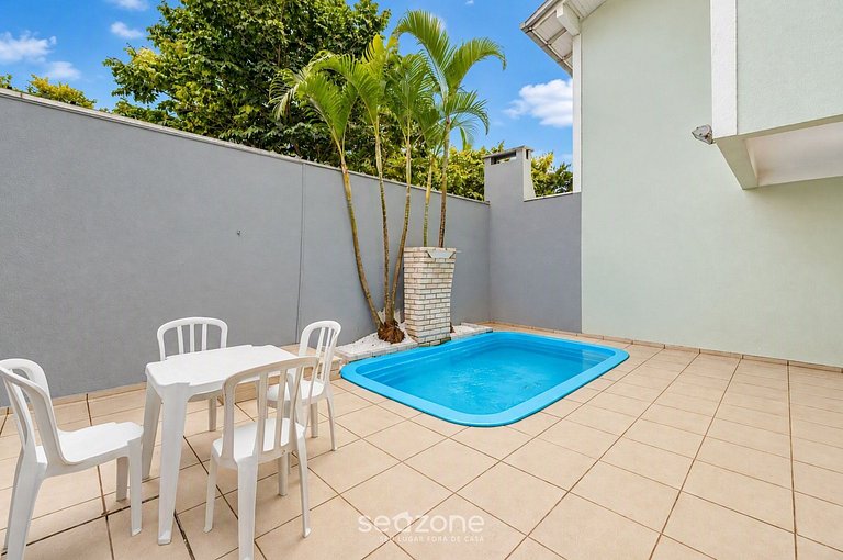 Casa em cond c piscina 150m praia Mariscal CCM004