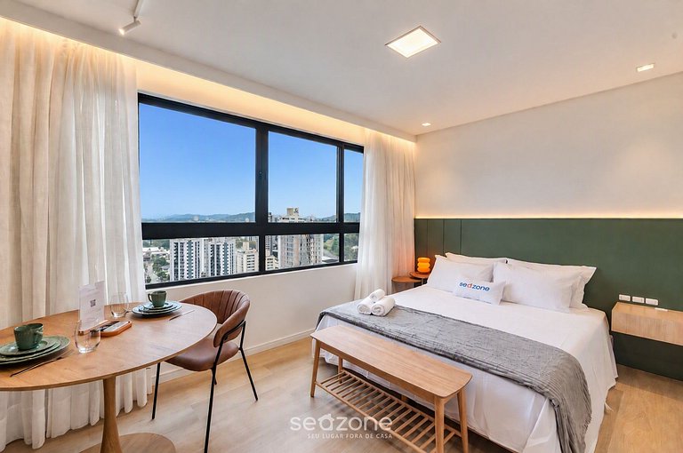 Studio em Cond. c/ Piscina e Vista Cid. PIN1510