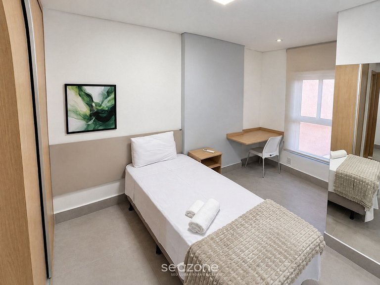 Apto. bien ubicado en Condo. c/ piscina GRLA1203