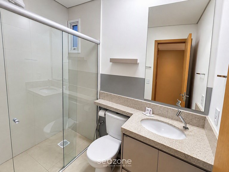 Apto. bien ubicado en Condo. c/ piscina GRLA1203