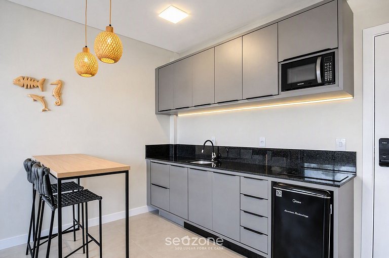 Studio em Cond. c/ Piscina e Varanda RSO0040