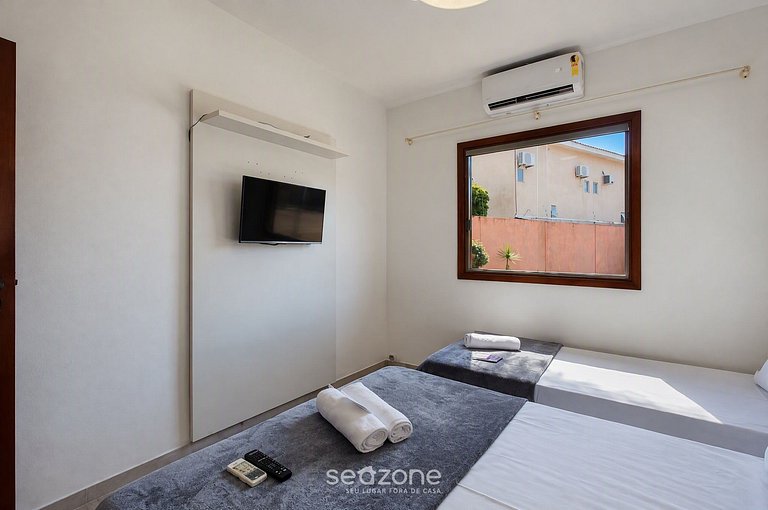 Apto. c/ Balcón en Condo. c/ Piscina PTL0130