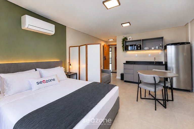 Studio em Cond. c/ Piscina e Varanda RUT0017