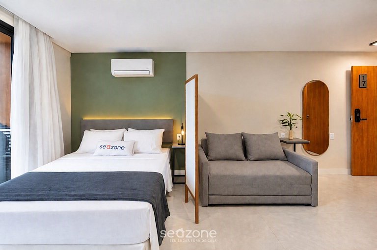 Studio em Cond. c/ Piscina e Varanda RUT0017