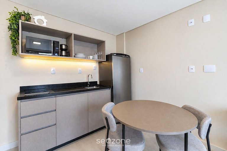 Studio em Cond. c/ Piscina e Varanda RUT0017