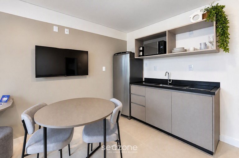 Studio em Cond. c/ Piscina e Varanda RUT0016