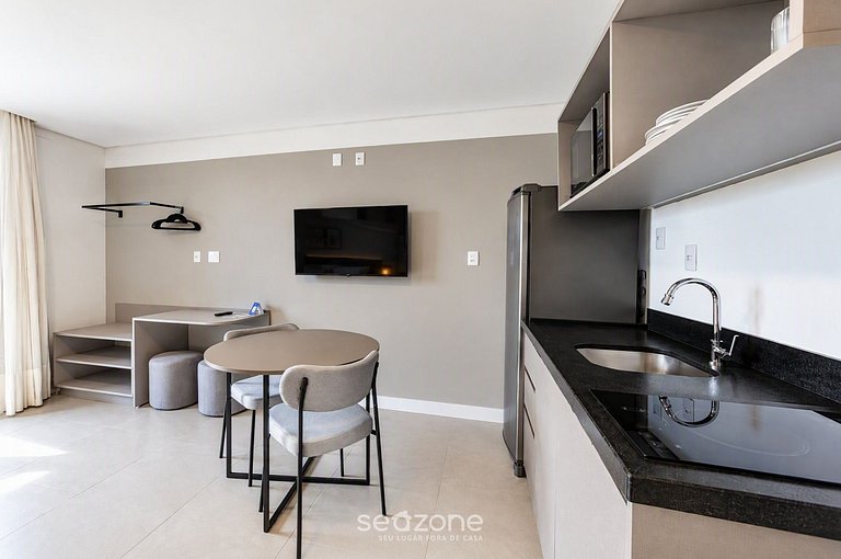 Studio em Cond. c/ Piscina e Varanda RUT0016
