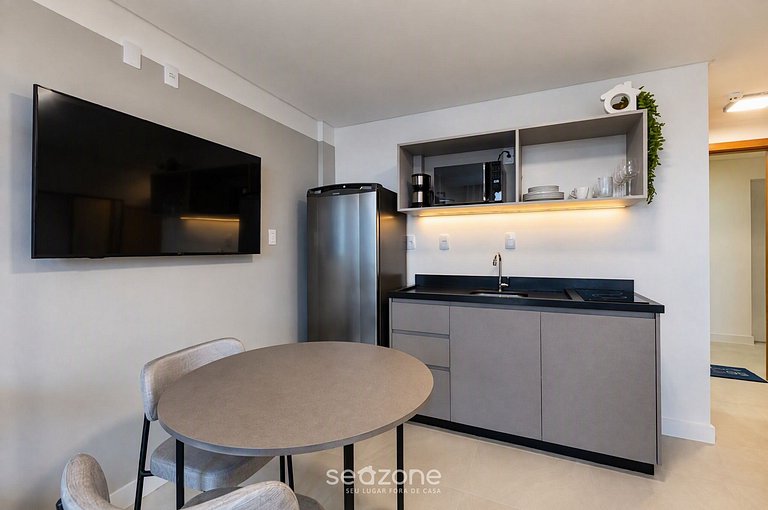 Studio em Cond. c/ Piscina e Varanda RUT0035