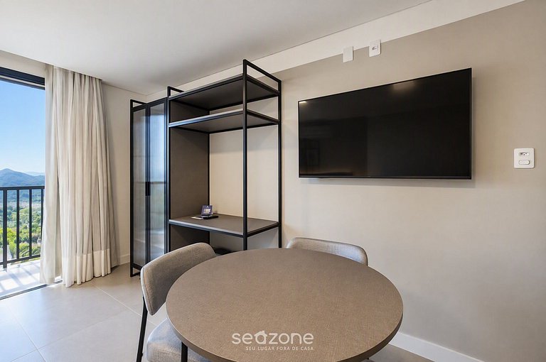 Studio em Cond. c/ Piscina e Varanda RUT0035