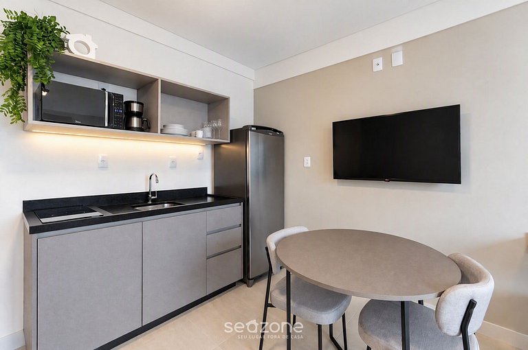Studio em Cond. c/ Piscina e Varanda RUT0021