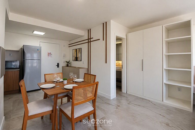 Studio em Cond. c/ Piscina e Vista Cid. IGA0503