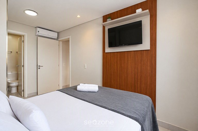 Apto. bien ubicado en Condo. c/ piscina CES0802