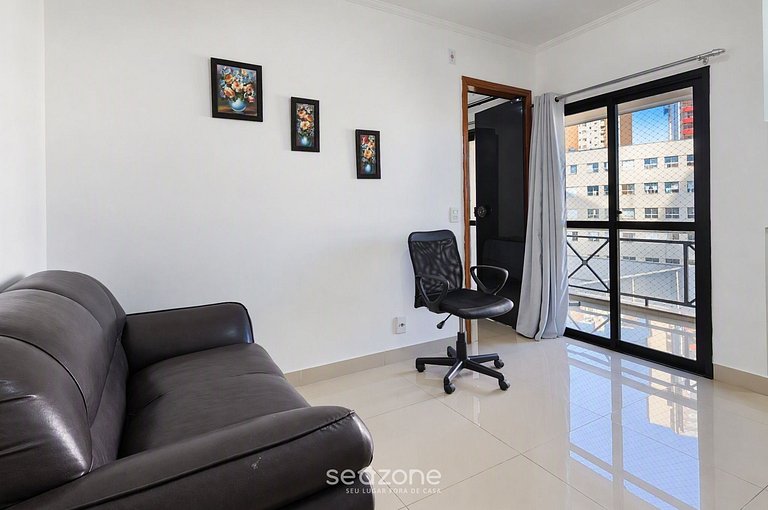 Apto. Bem localizado em Cond. c/ Piscina CRY1503