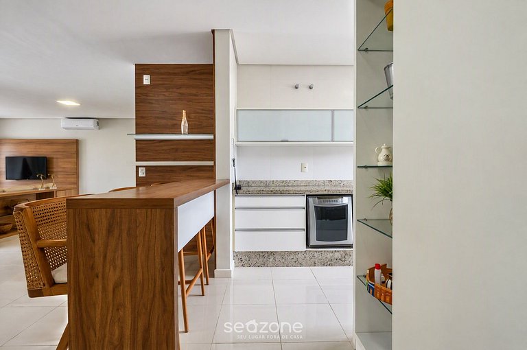 Apto. c/ vista p/ Praia em Cond. COG2208