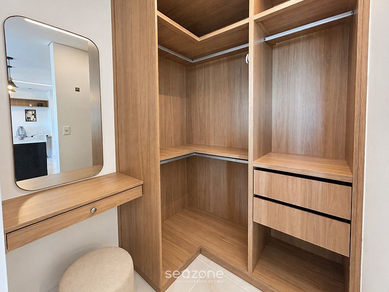 Studio em Cond. c/ Piscina e Vista Cid. SRU3209