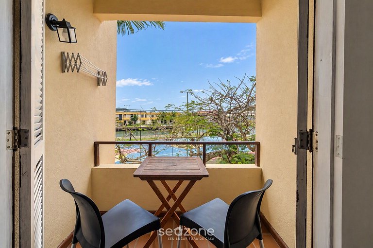 Apto. em Cond. c/ Piscina e Vista Lago JVE0222