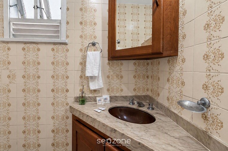 Apto. em Cond. c/ Piscina e Vista Lago JVE0222