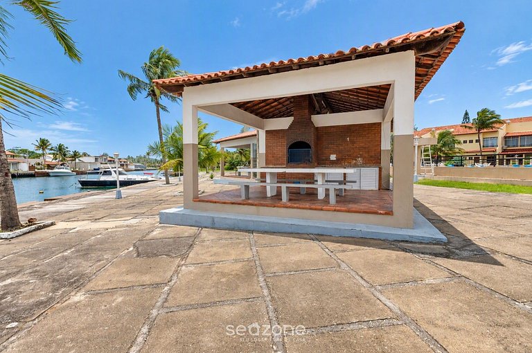 Apto. em Cond. c/ Piscina e Vista Lago JVE0222